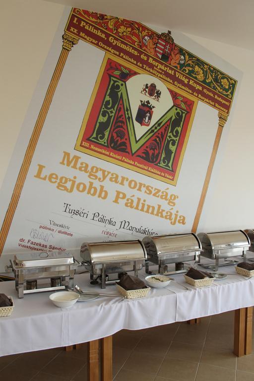 Tuzseri Palinka Tanya Eksteriør billede